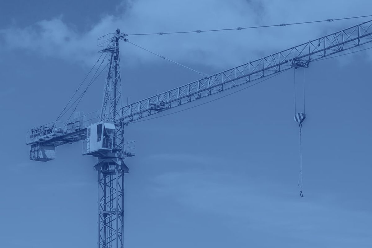 Guindaste em içamento de carga